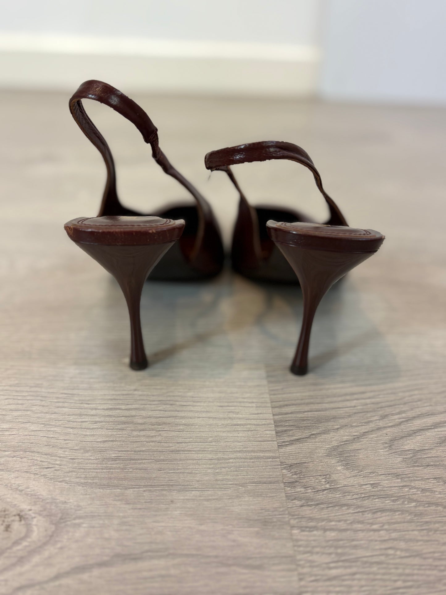 ZARA. Tacones destalonados burdeos. T 40