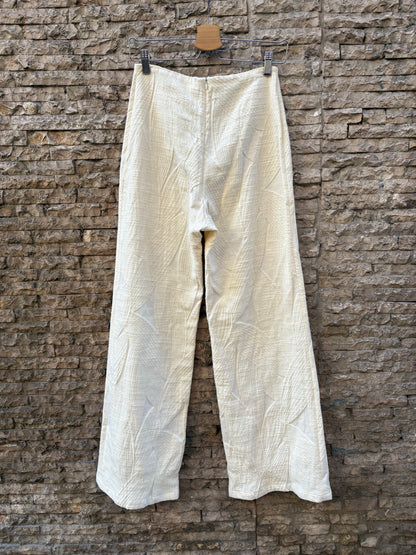 PANAMBI. pantalón textura en crudo