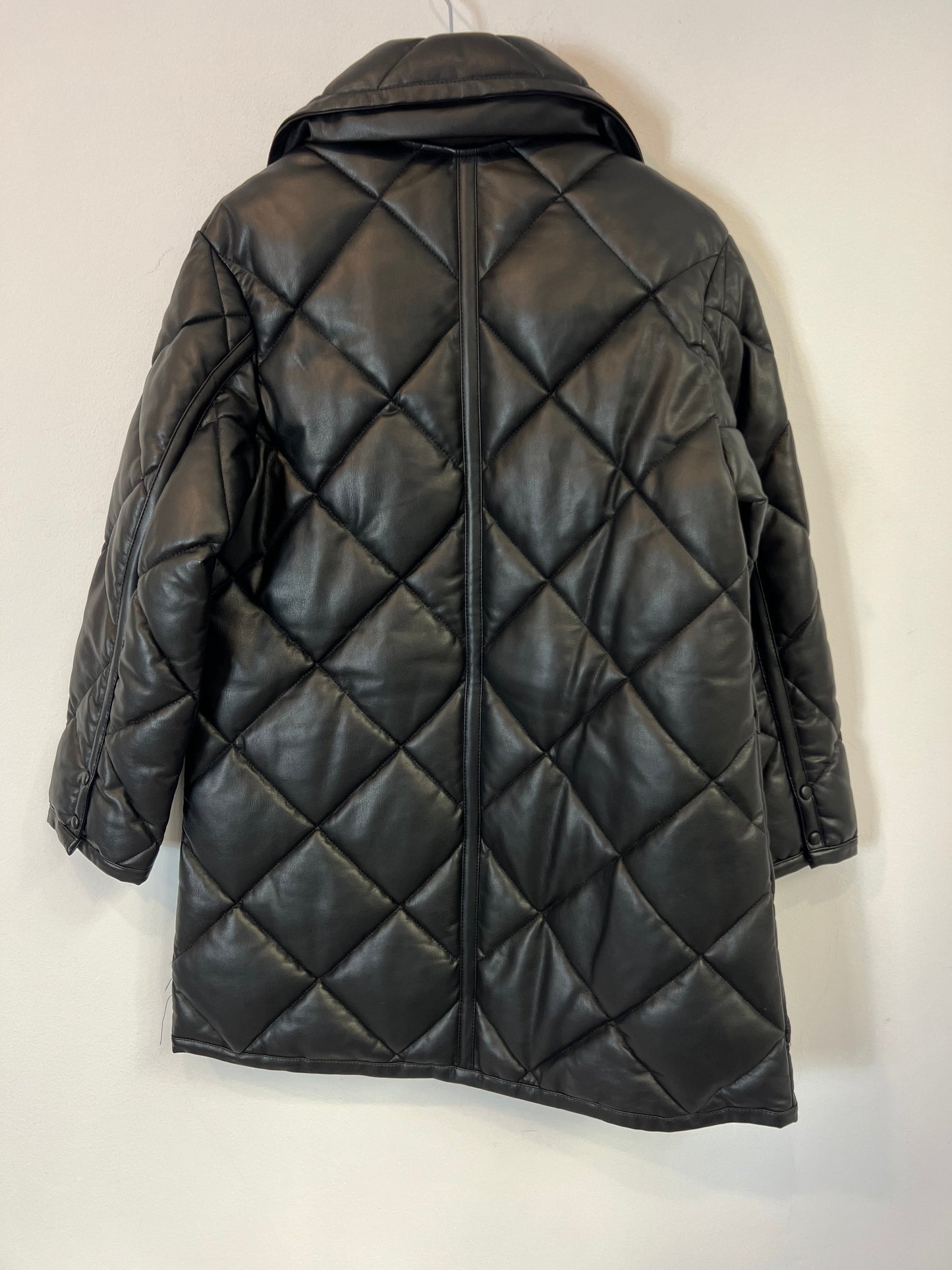 MANGO. Black quilted coat. Size XS