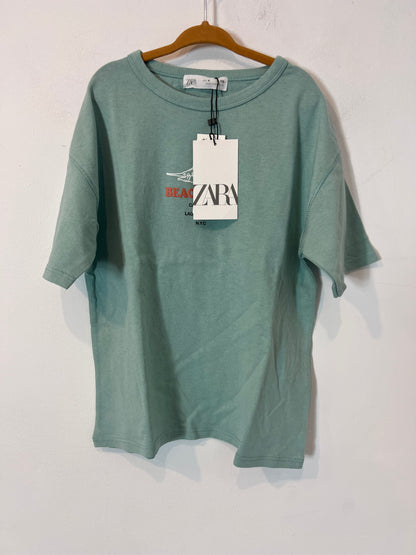 ZARA. Camiseta verde tiburón. T 6 años