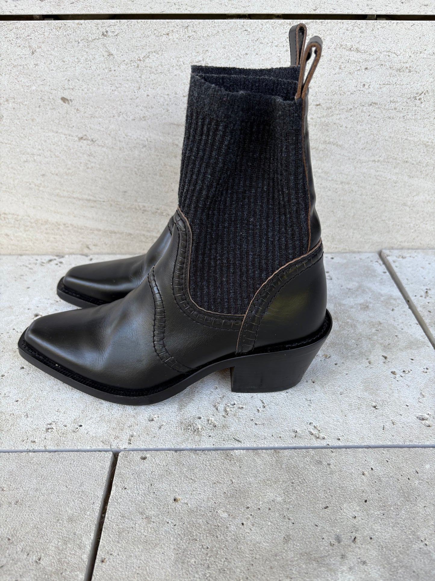 CHLOÉ. Botines piel costuras. T 39
