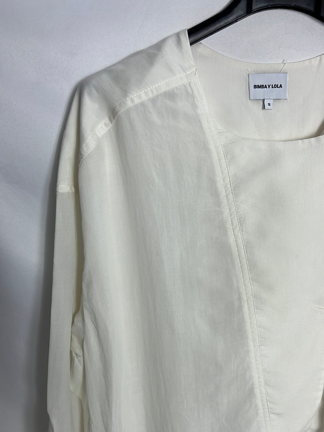 BIMBA Y LOLA. Ecru blouse with flap detail. TS