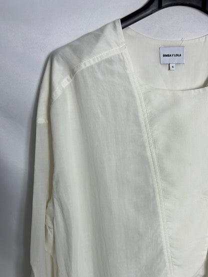 BIMBA Y LOLA. Ecru blouse with flap detail. TS