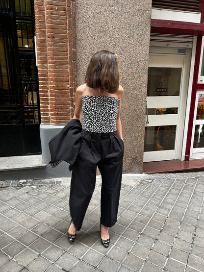 CARMEN MARCH.  Top bustier textura blanco y negro