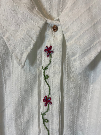 BIRINIT. Blusa blanca bordados. T S