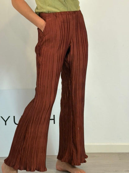 H&M. Pantalón plisado caldera