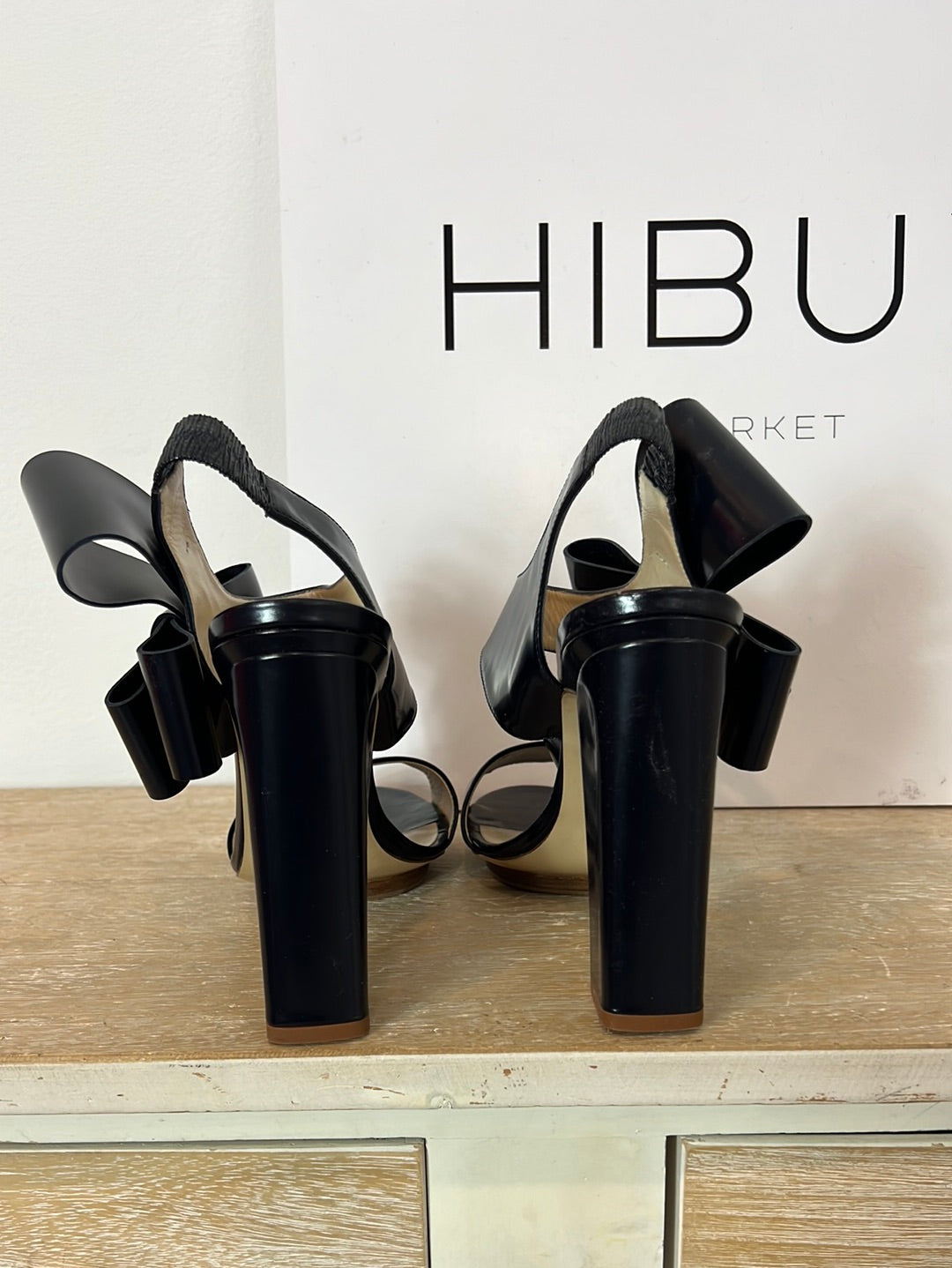 DEL POZO. Dark blue bow sandals, size 40