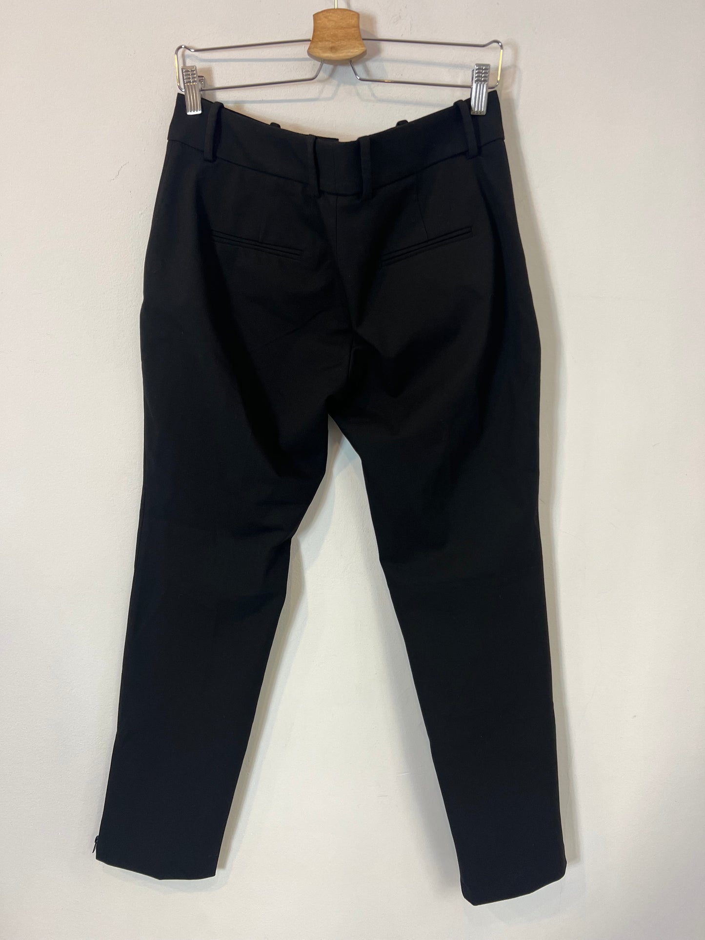 ZARA. Pantalón negro costura detalle cremalleras. T M