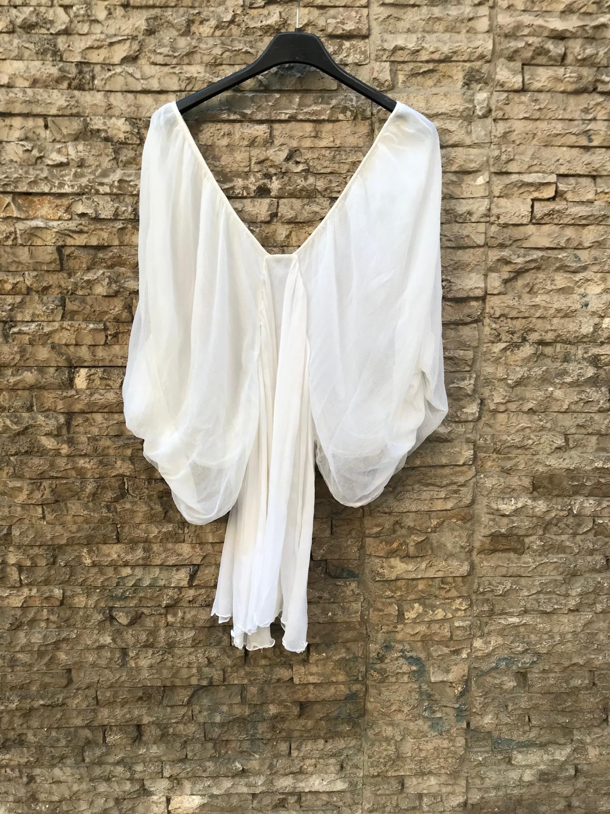 ROCOCO. Top blanco vaporoso detalle escote
