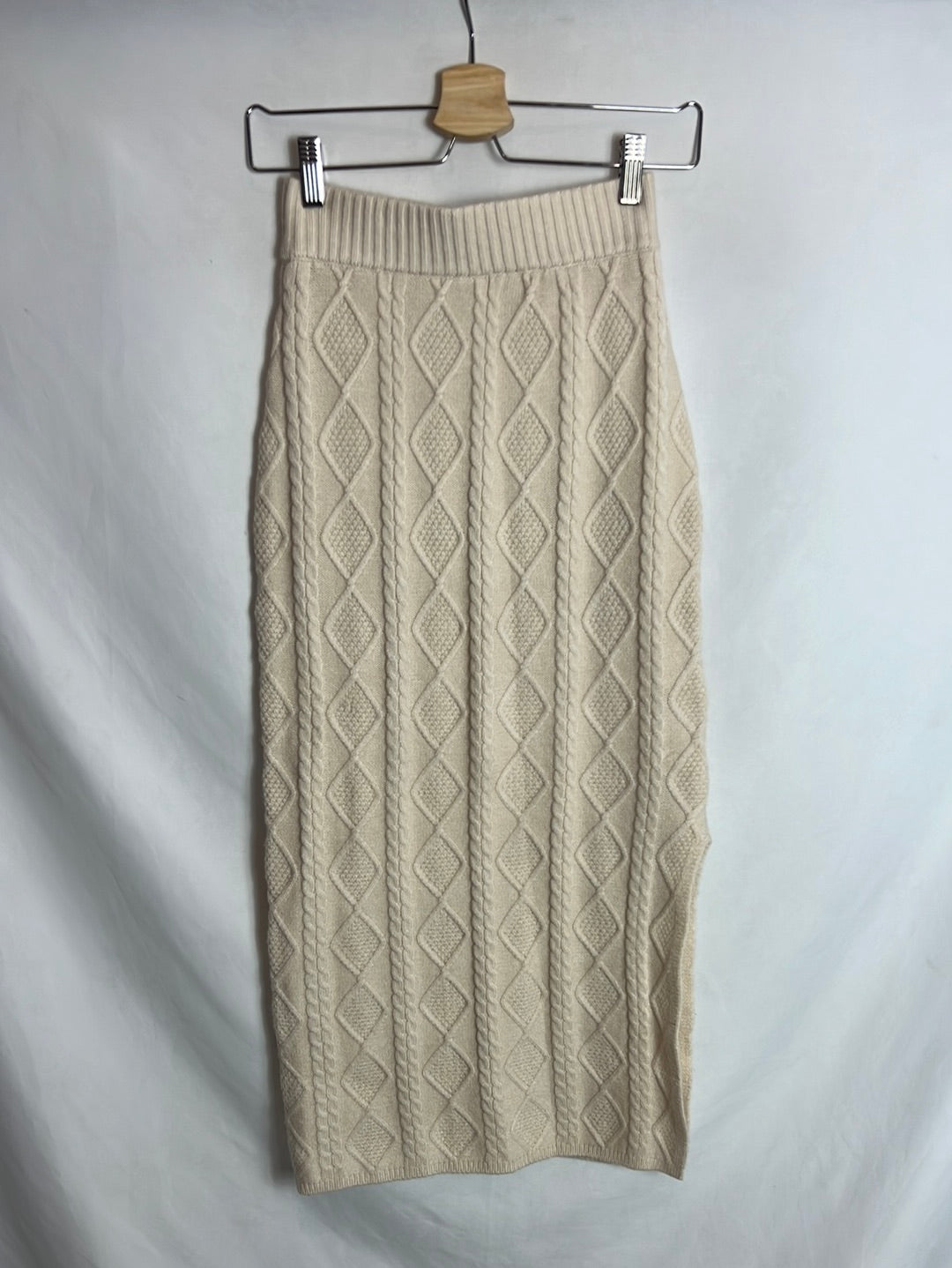 MANGO. Falda midi puenteo beige apertura. T XS