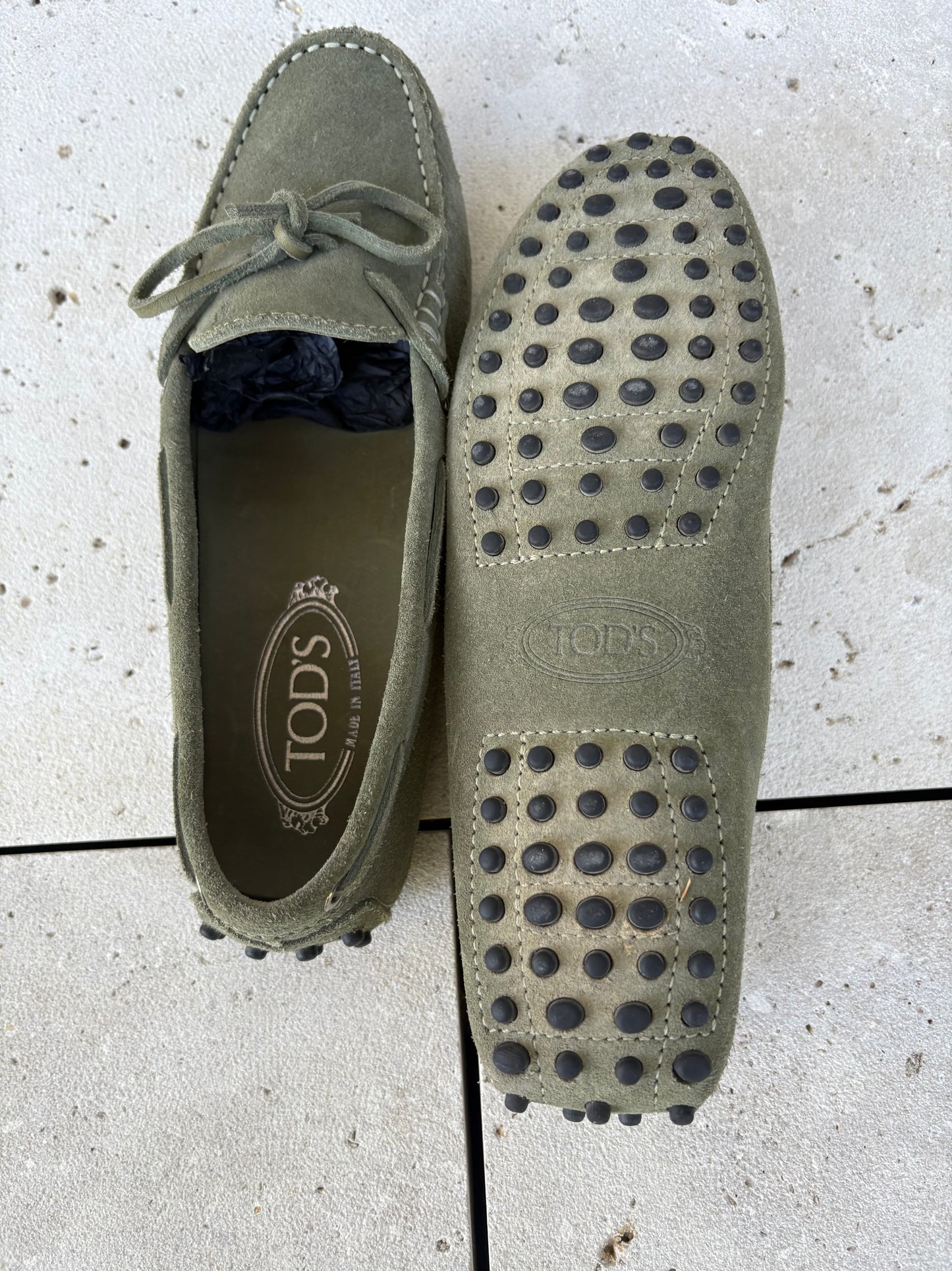 TOD´S . Mocasines piel en verde.  37..5