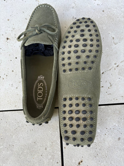 TOD´S . Mocasines piel en verde.  37..5