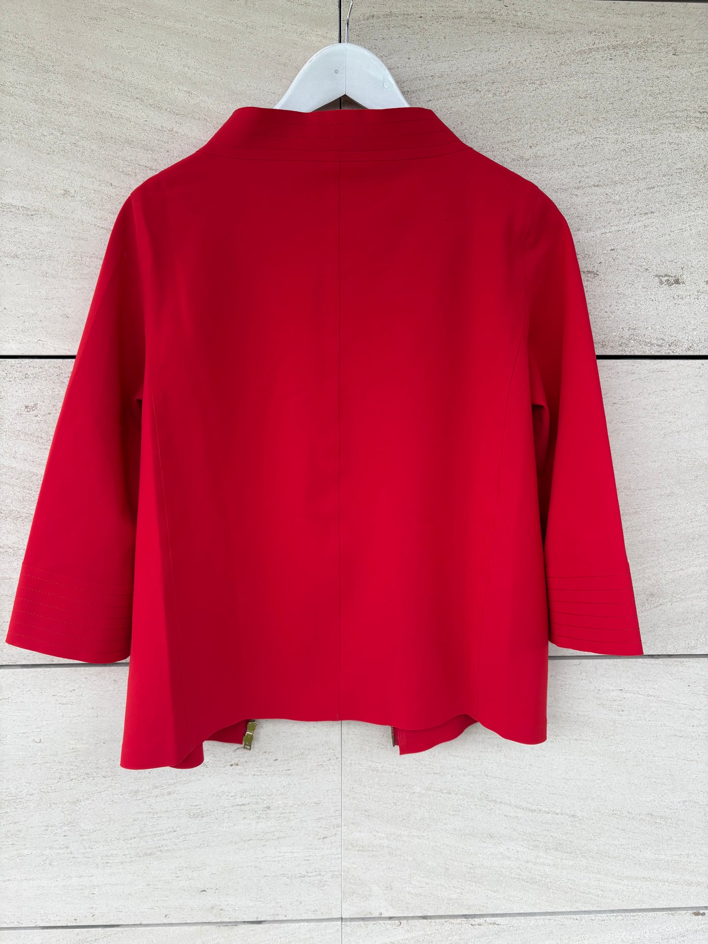 HERNO. Chaqueta roja textura