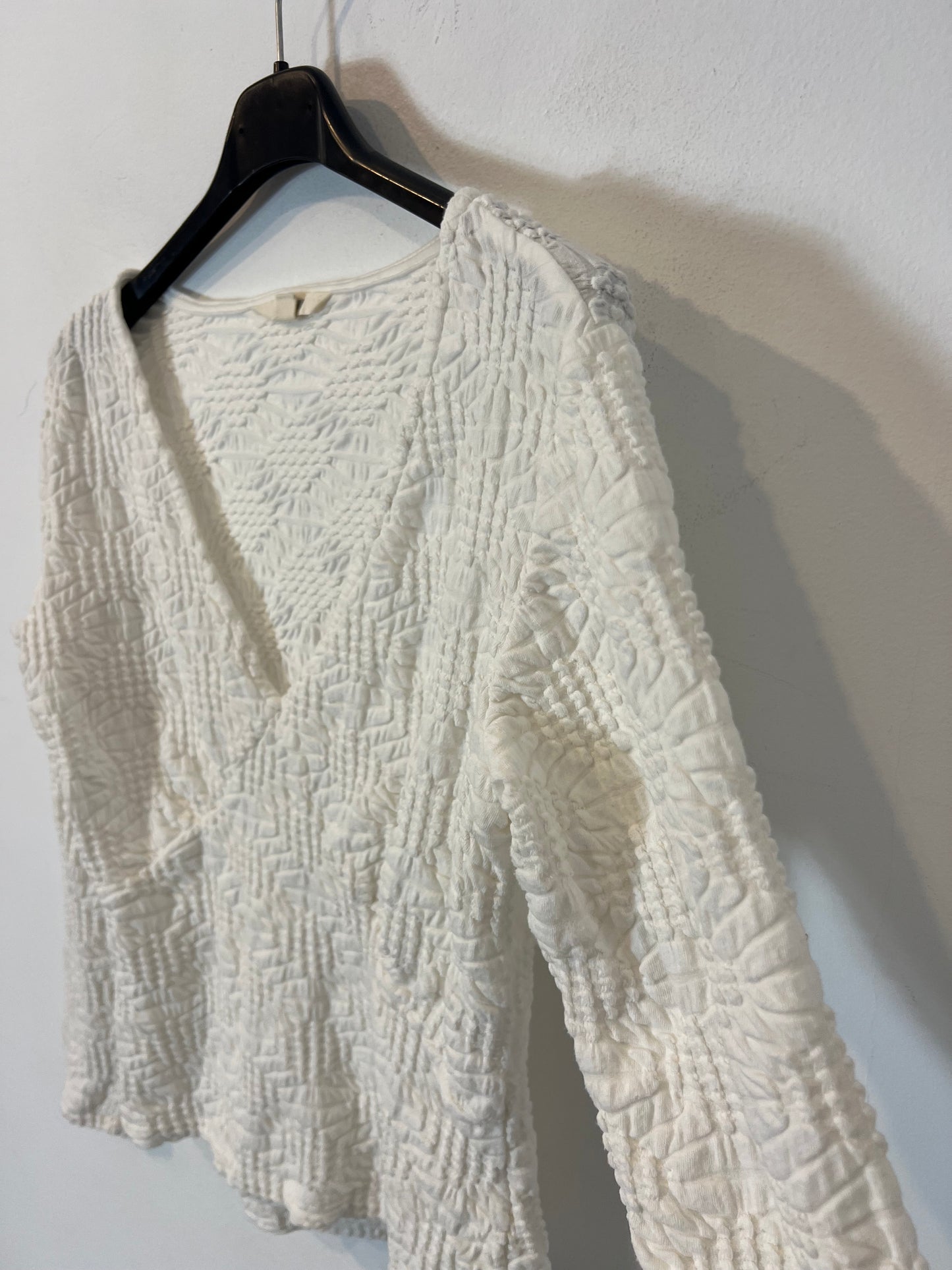 SLOWLOVE. White textured top. TM