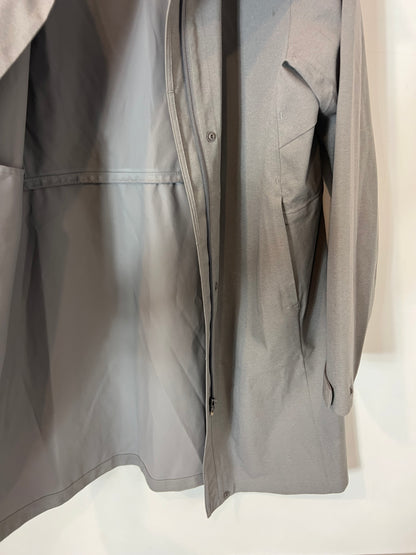 UNIQLO. Chaqueta gris impermeable. T M