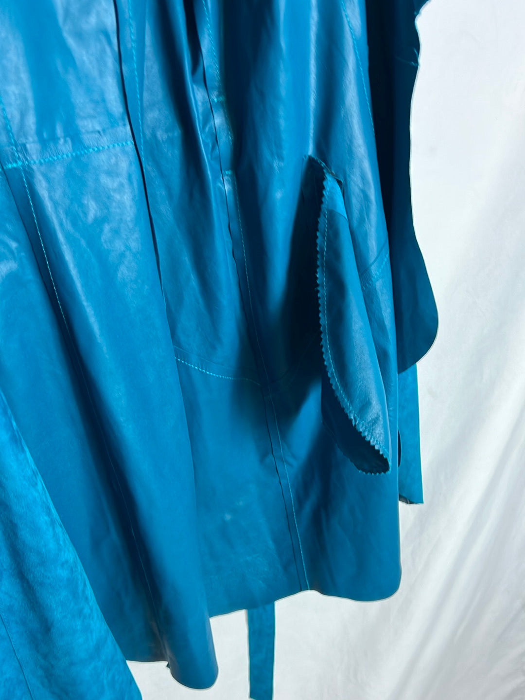 JUST CAVALLI. Chaqueta  turquesa piel fluida. T 38