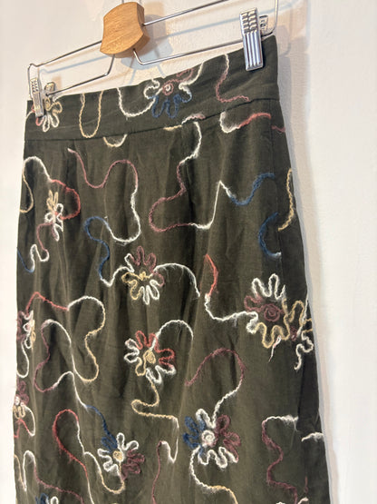 IPA BRAND. Falda midi verde bordados