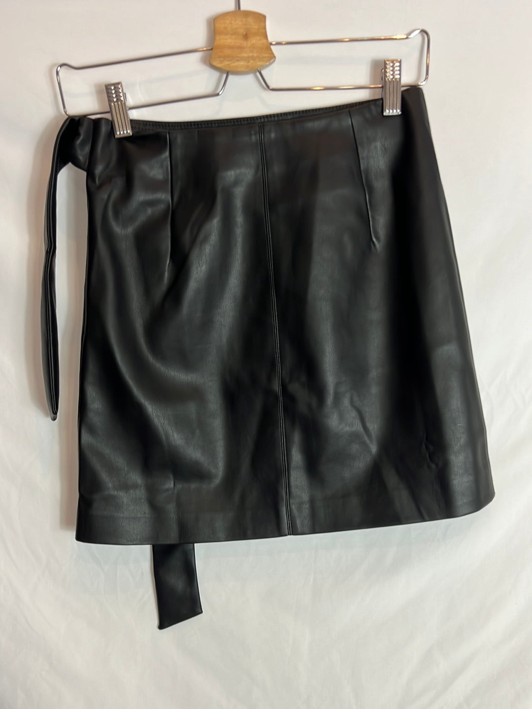 MANGO. Falda cruzada efecto piel T.xs