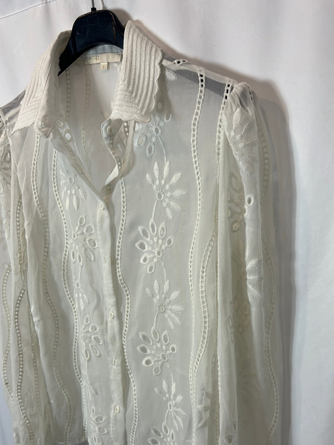 MAJE. White embroidered blouse. TS