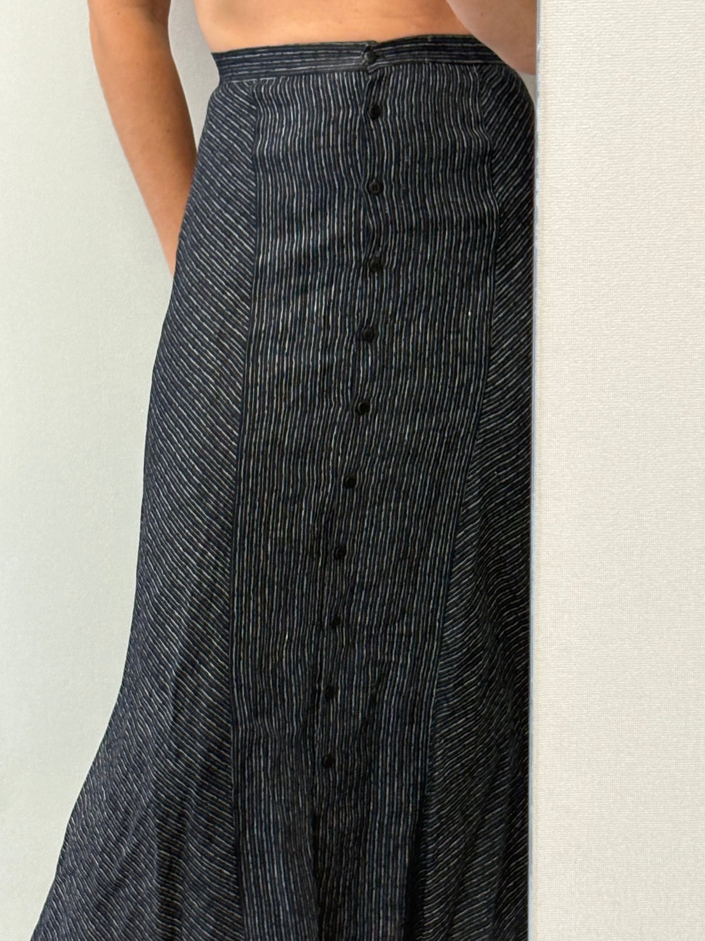 CORTANA. Falda midi abotonada lino. T 38