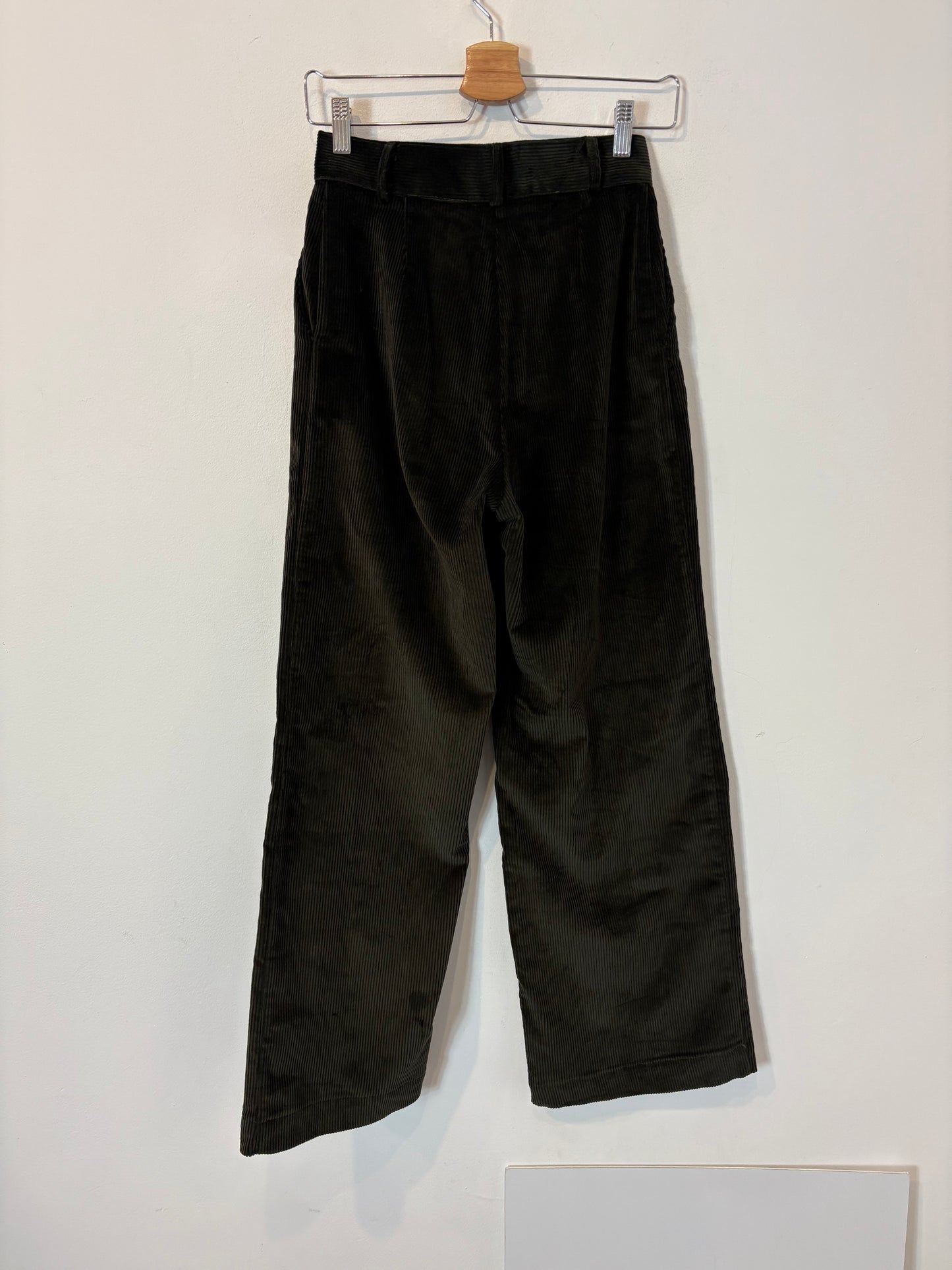 IPA BRAND. Pantalón pana pata ancha