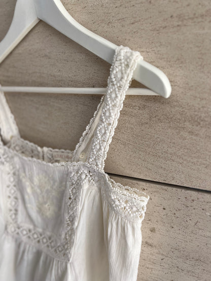 LOUISE MISHA. Top beige detalles croché T.36