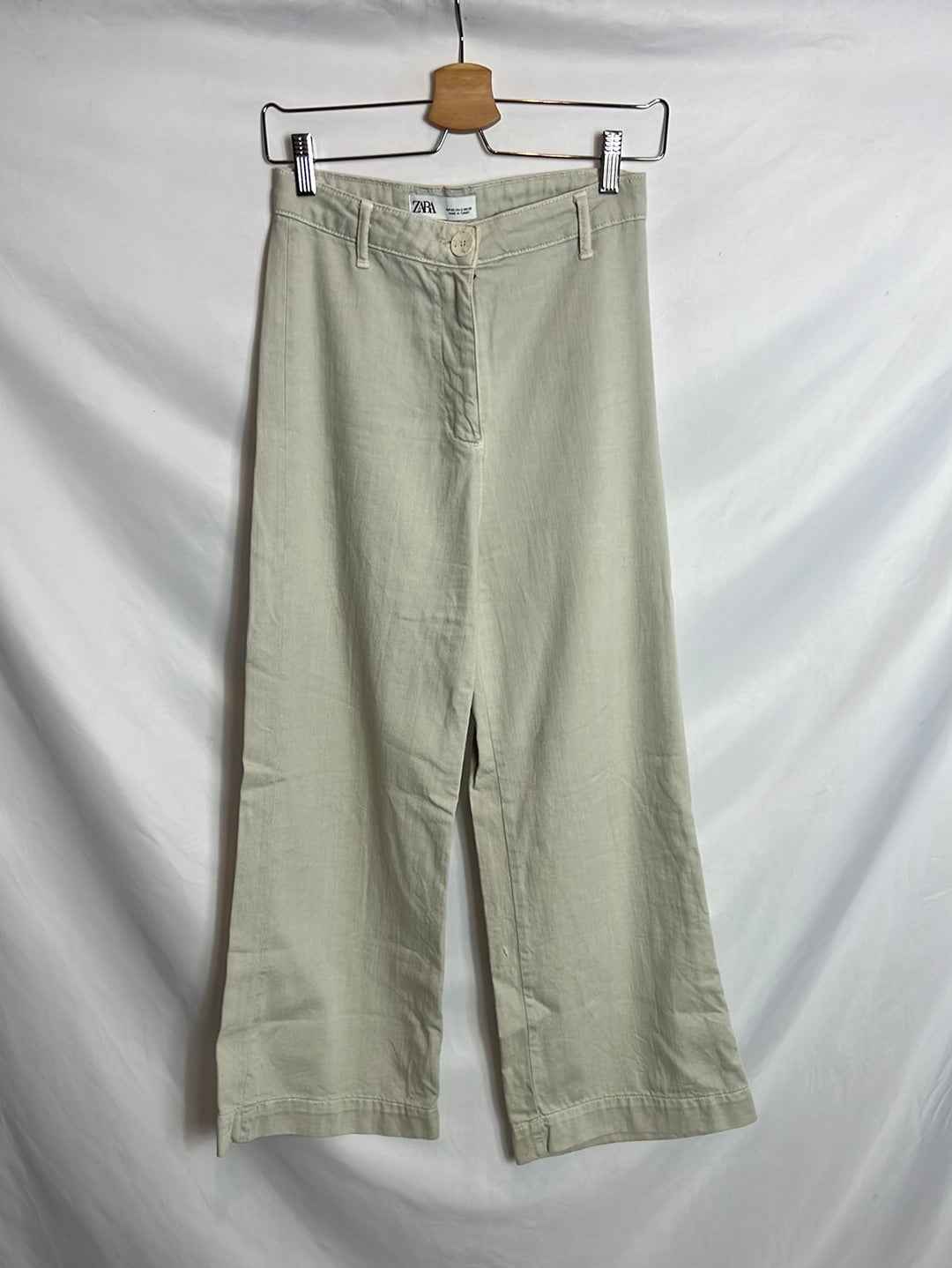 ZARA. Pantalón culotte color piedra. T 34