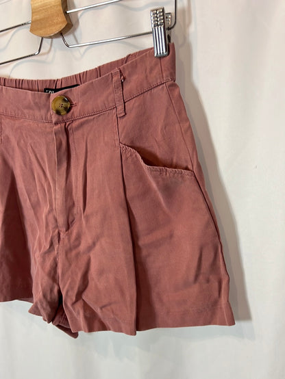 ZARA. Bermuda malva pinzas. T S