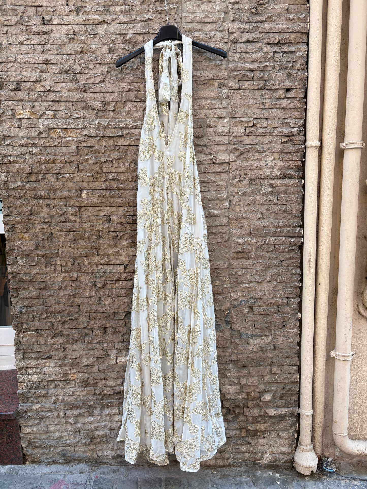 FREE PEOPLE. Vestido largo vaporoso hilos dorados
