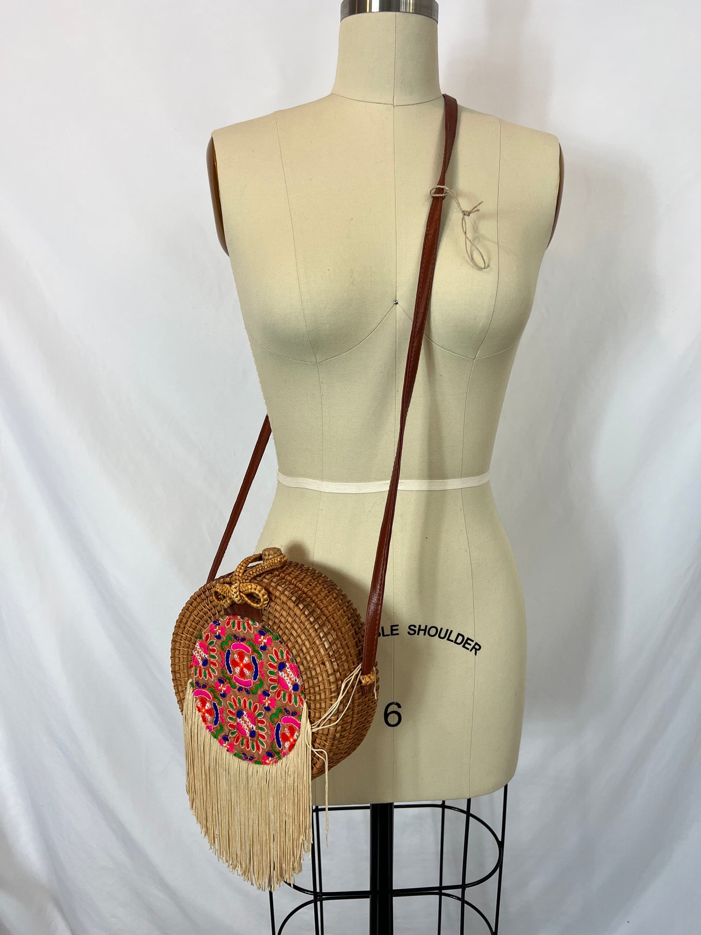 ANSA PER ANSA MENORCA.Bolso mimbre redondo