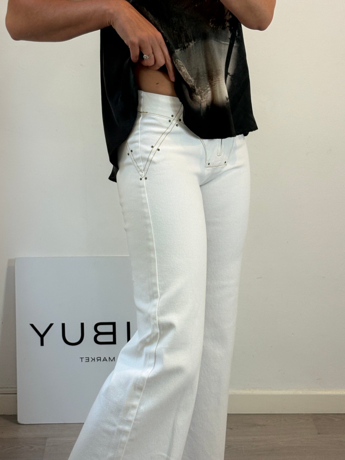 NÍCOLI. Denim blanco detalle costuras