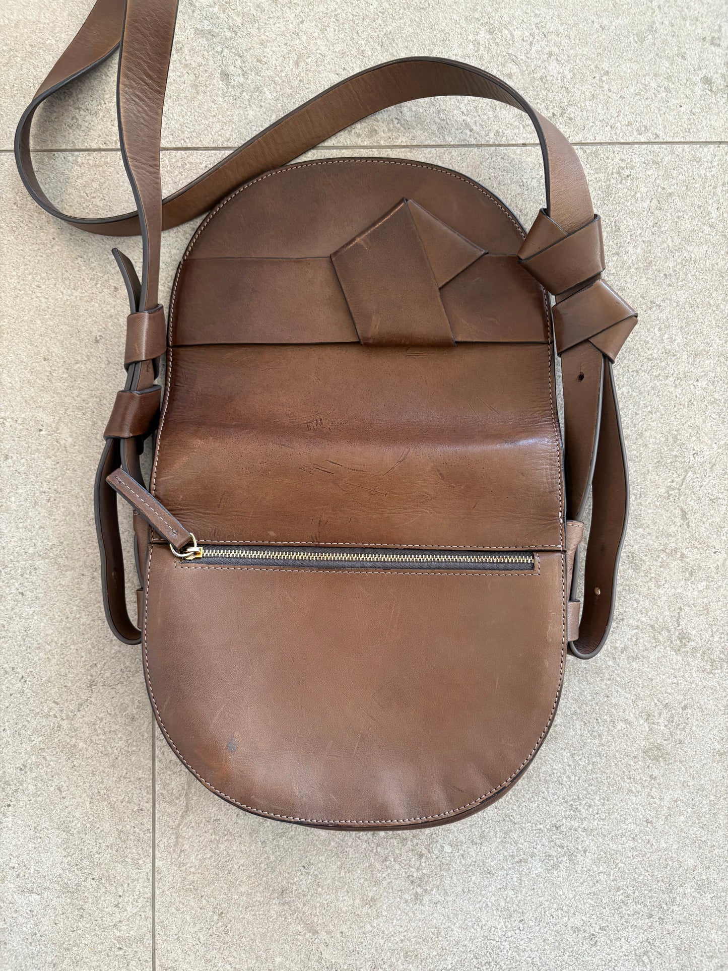 MALABABA. Bolso marrón piel asa larga