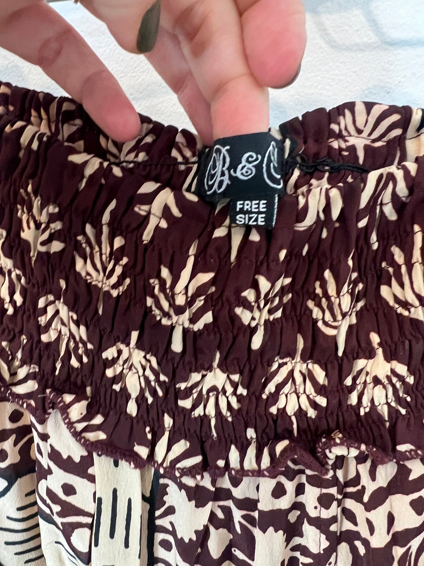 OTHERS. Total look: flowing trousers and YOUR top