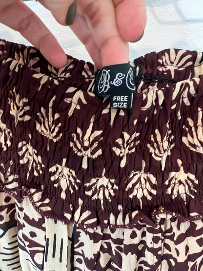 OTHERS. Total look: flowing trousers and YOUR top