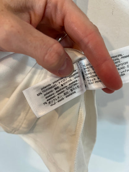 BERSHKA.top blanco flores T.s