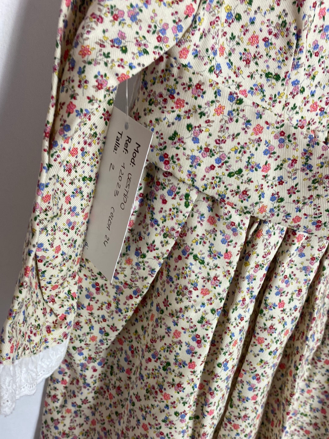 CARMENCITA. Vestido flores detalle bordado. T.2 años