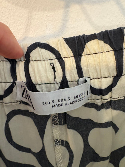 ZARA. Pantalón fluido estampado geométrico