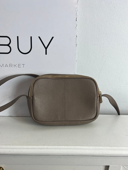 JONLES. Bolso piel top y animal print