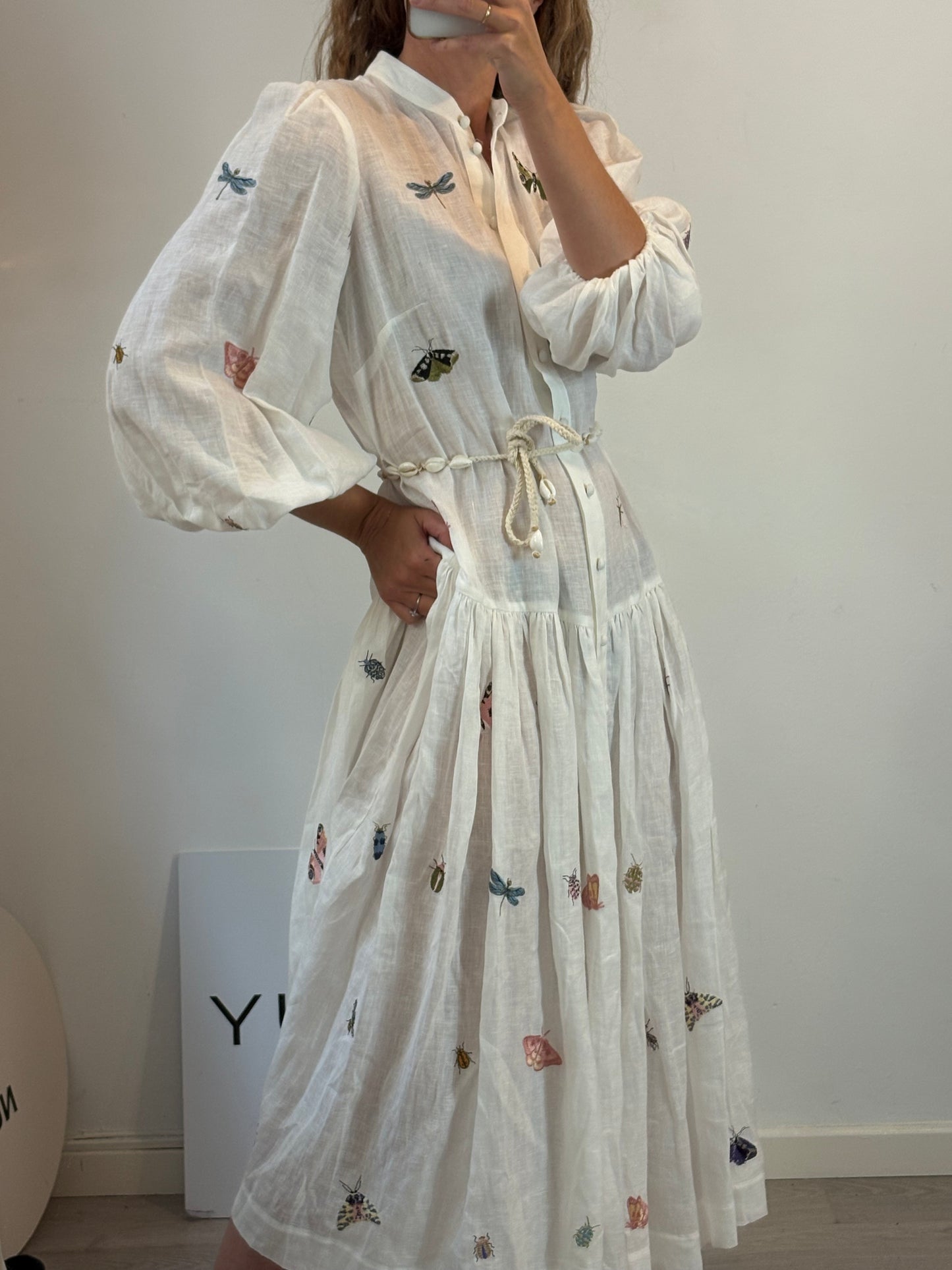 ZIMMERMANN. Vestido camisero de lino bordados insectos