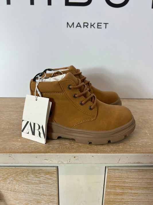 ZARA. Botas camel cordones. T 25