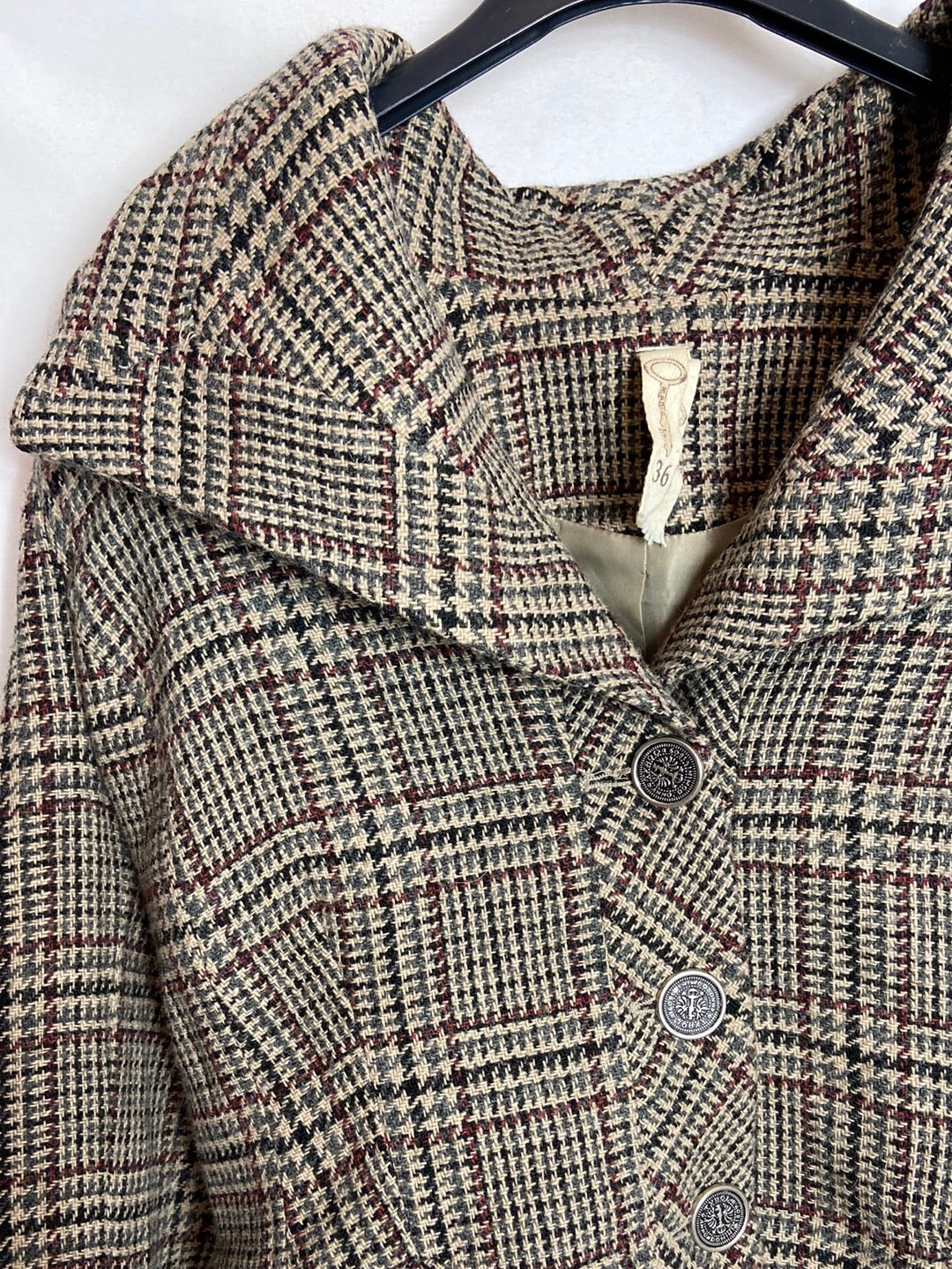 WHITE. Brown houndstooth jacket size 36