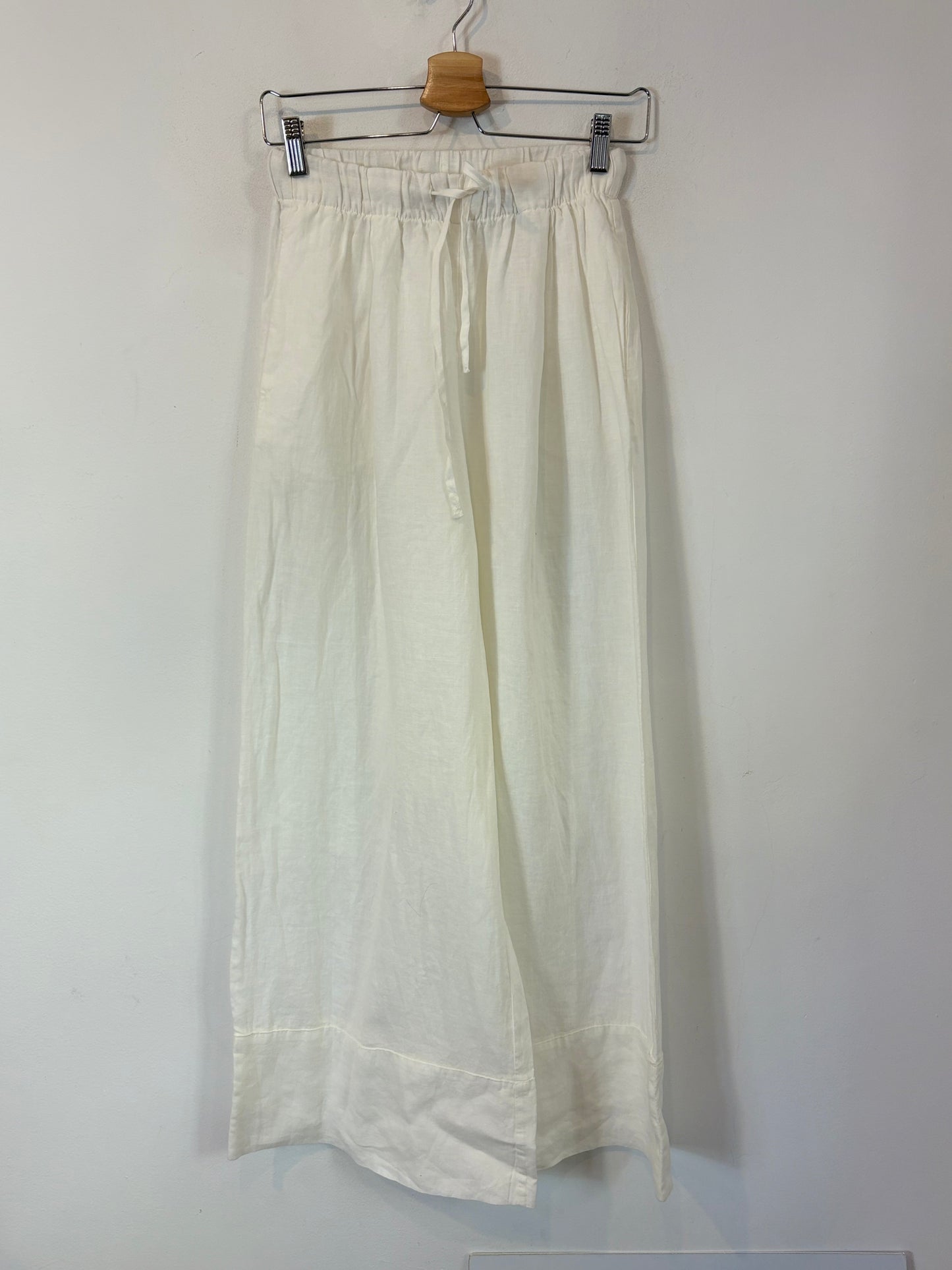 ZARA. Pantalón blanco lino fluido