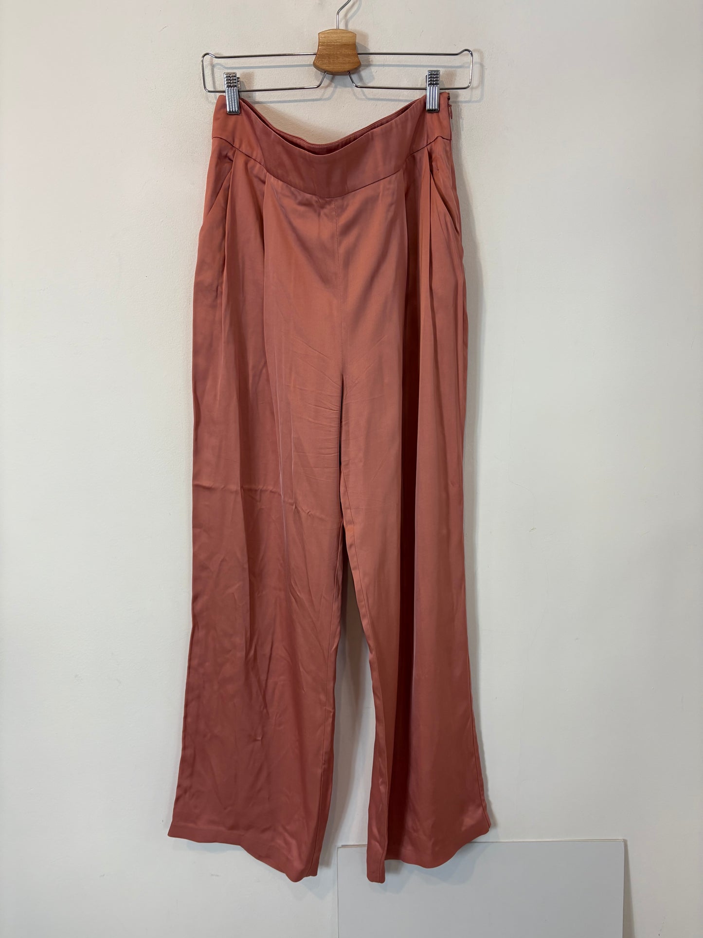 SÉZANE.Conjunto rosa satinado fluido