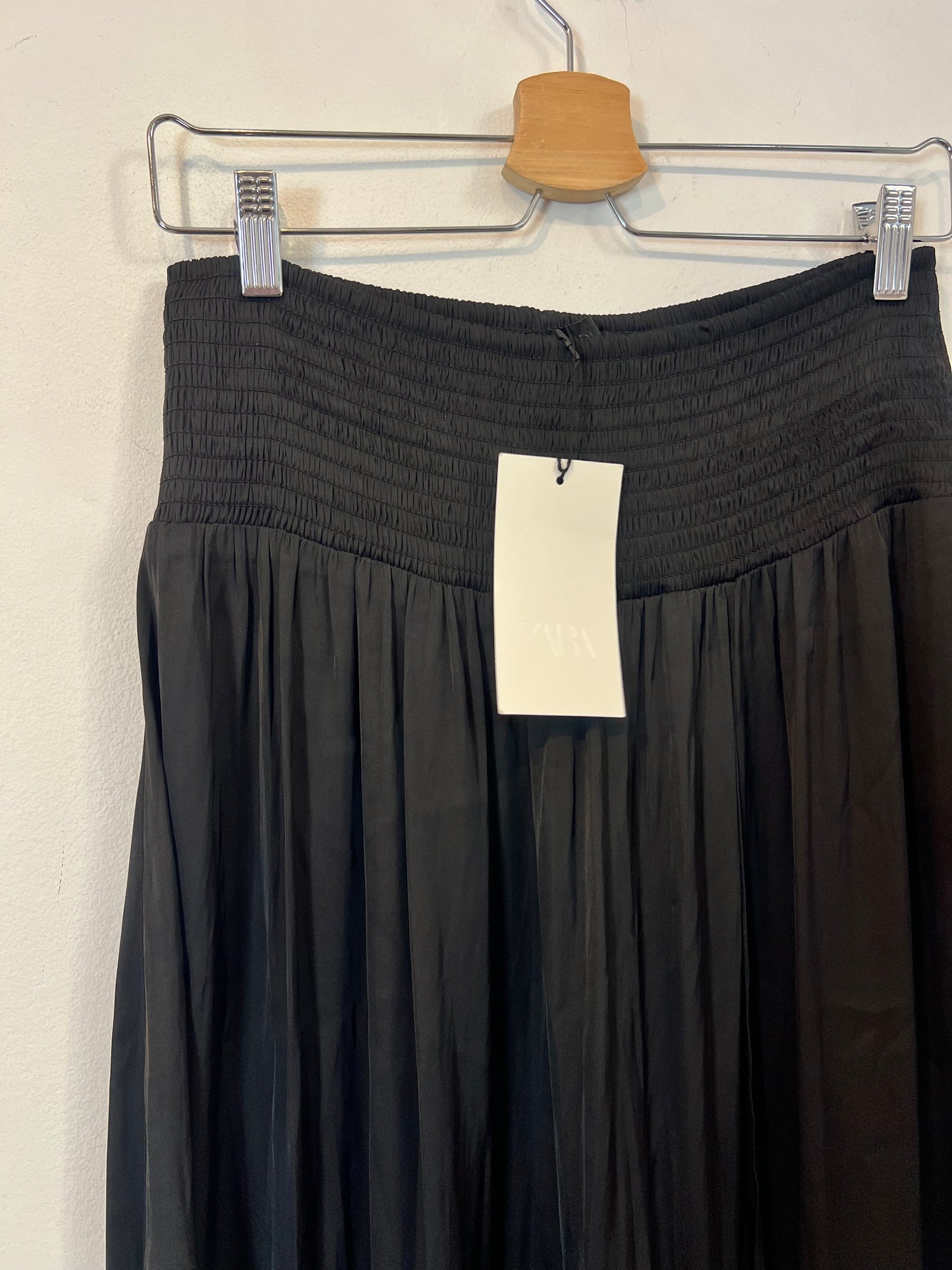 ZARA. falda larga negra cintura