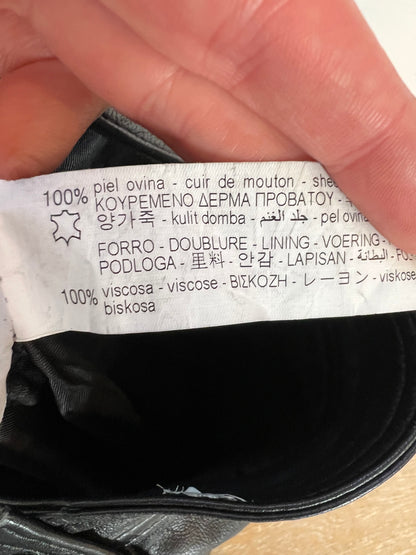 ZARA. Pantalón negro piel  T.m