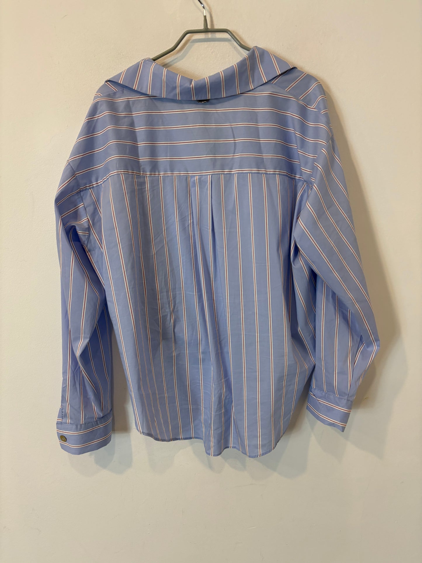 Camisa azul rayas anudada