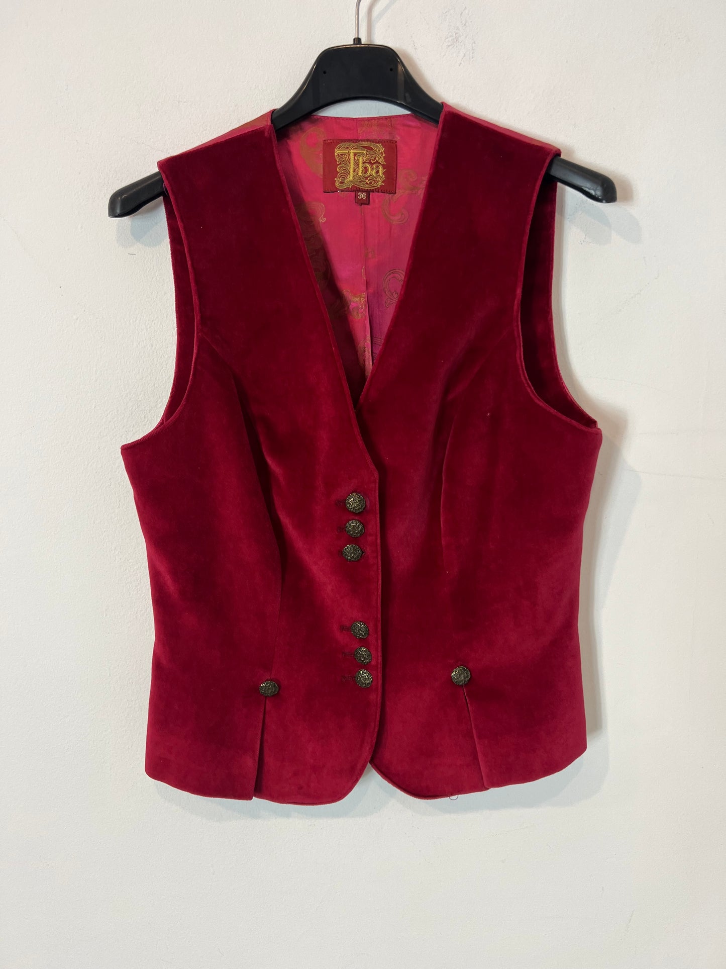 TBA. Chaleco terciopelo burdeos T.36