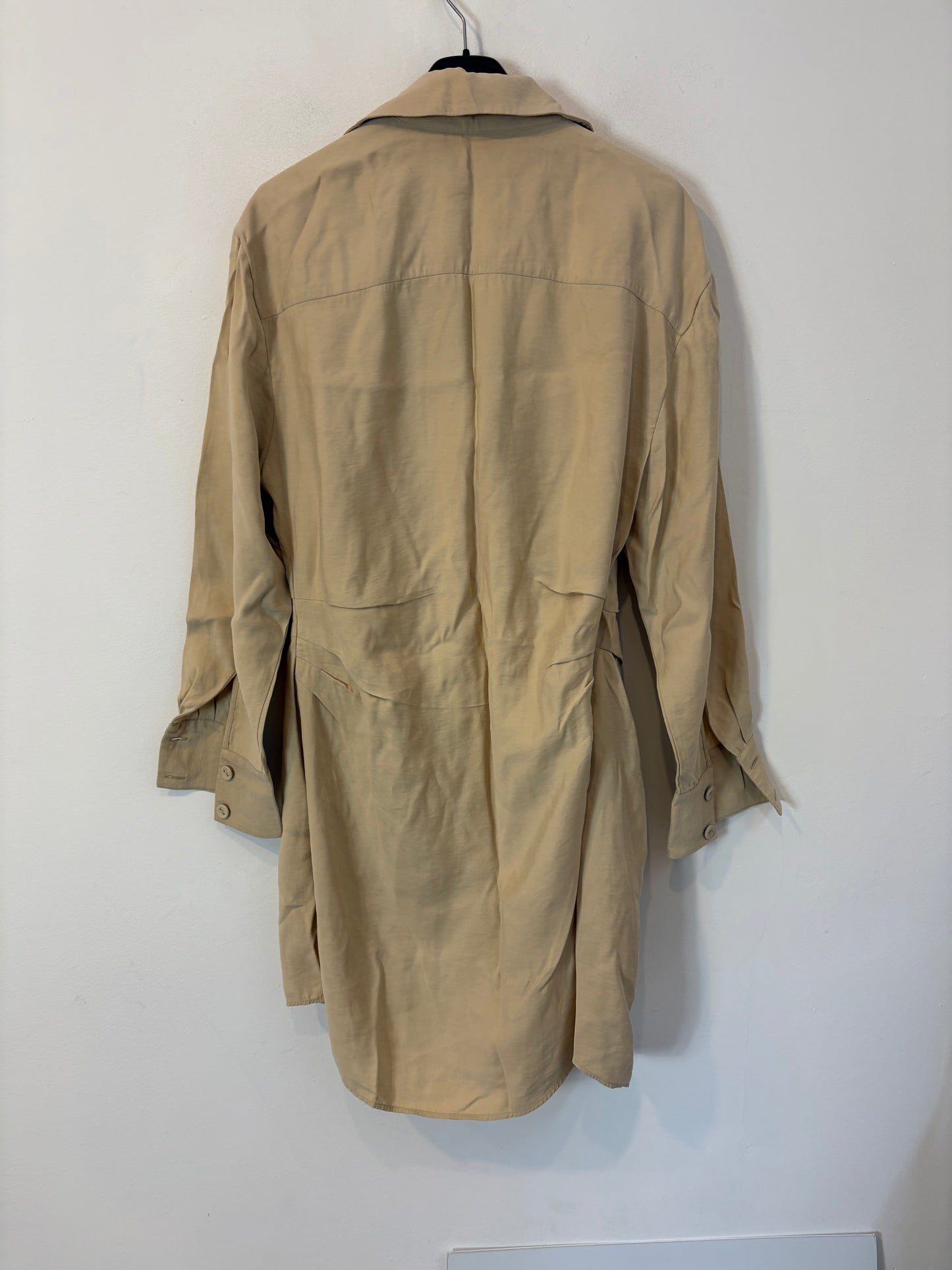 &OTHER STORIES. Vestido beige cruzado