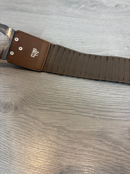 OTRAS. Cinturón marrón hebilla ovalada