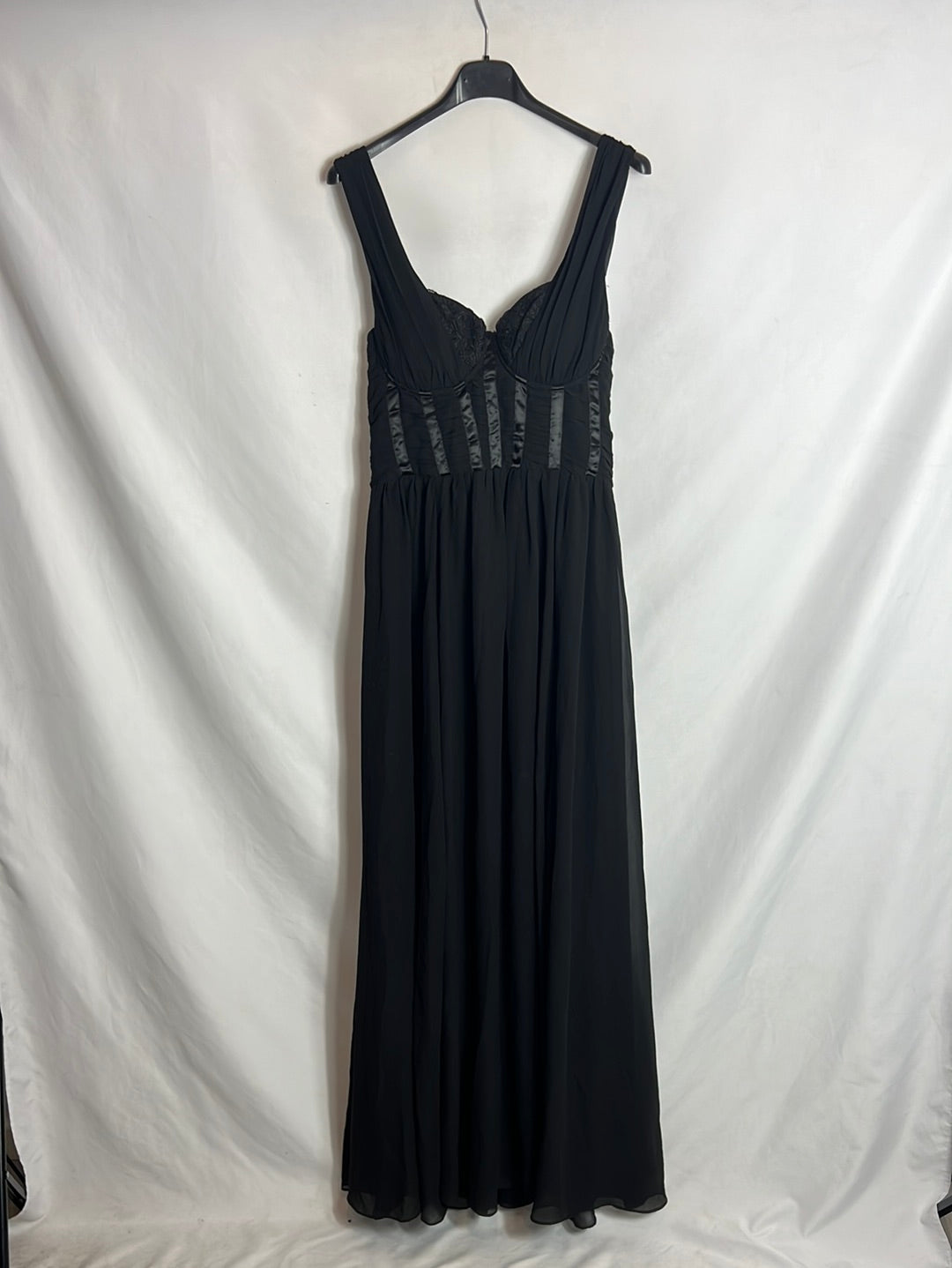 H&M. Vestido negro largo detalle lencero. T 38